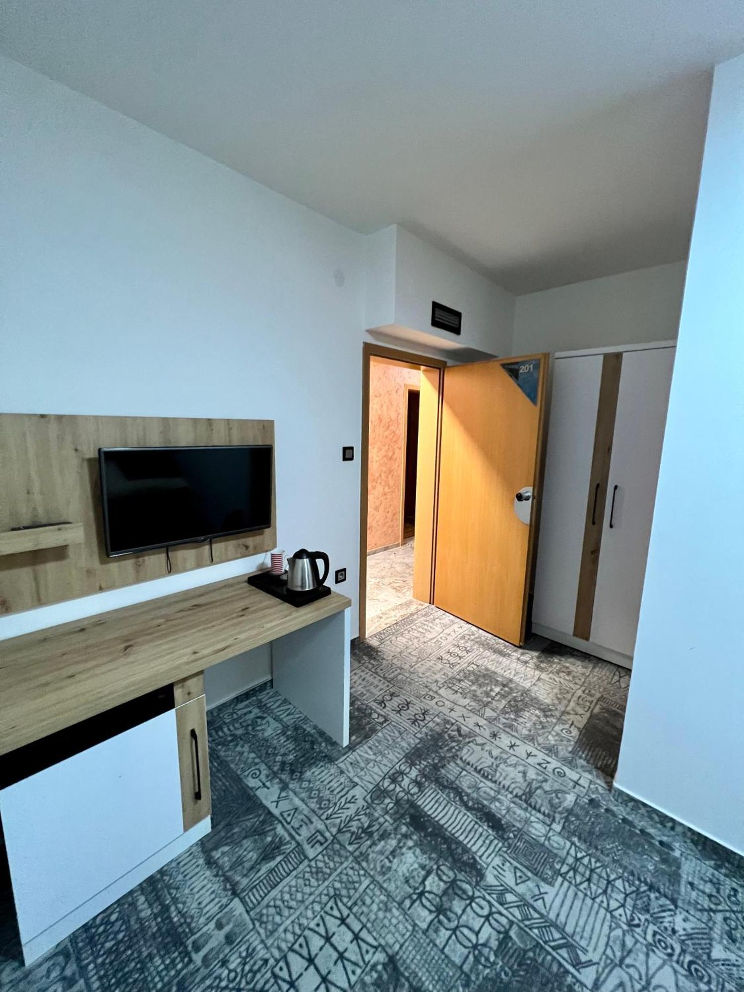 Hotel Brkic Sarajevo Airport - Free Parking Exteriör bild