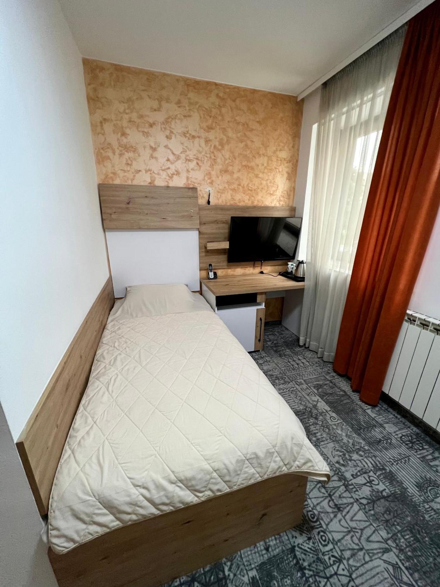 Hotel Brkic Sarajevo Airport - Free Parking Exteriör bild